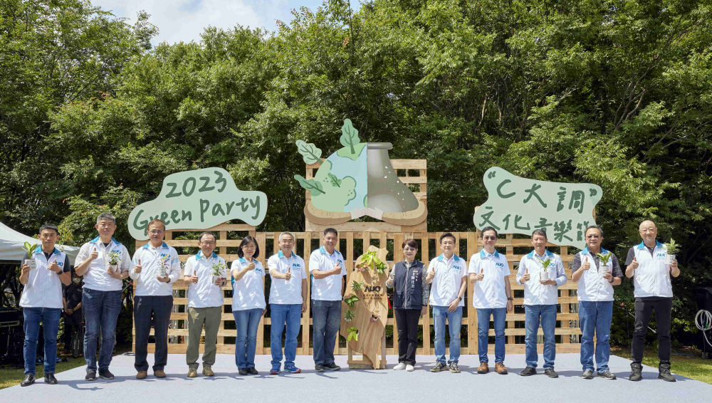 友達光電攜手供應商夥伴及台中市政府，共同倡議及推廣加樹減塑、節能減碳的淨零綠生活
