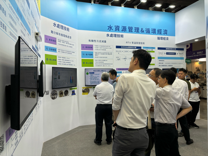 友達以深厚的智慧製造經驗發展永續戰略，積極延伸價值鏈，轉化成可供外界使用的綠色智慧服務，進軍SEMICON Taiwan 2024，提供半導體產業鏈打造AI世代的永續即戰力。