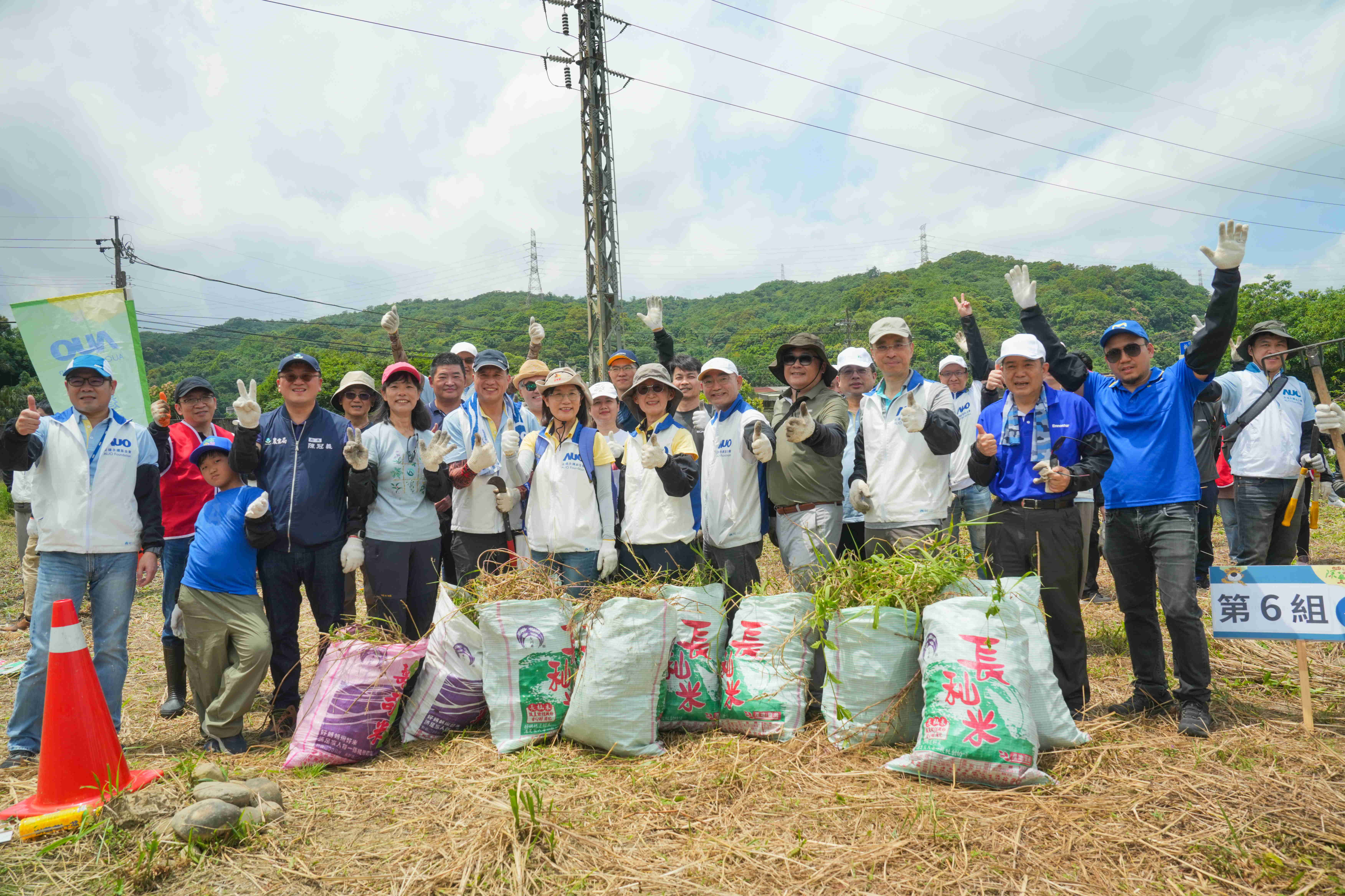 友達永續基金會今（17）日在桃園龍潭廠區舉辦「手護台灣綠色堡壘　Green Party除蔓生活節」，由友達光電暨友達永續基金會董事長彭双浪攜手政府、供應商等合作夥伴共同參與